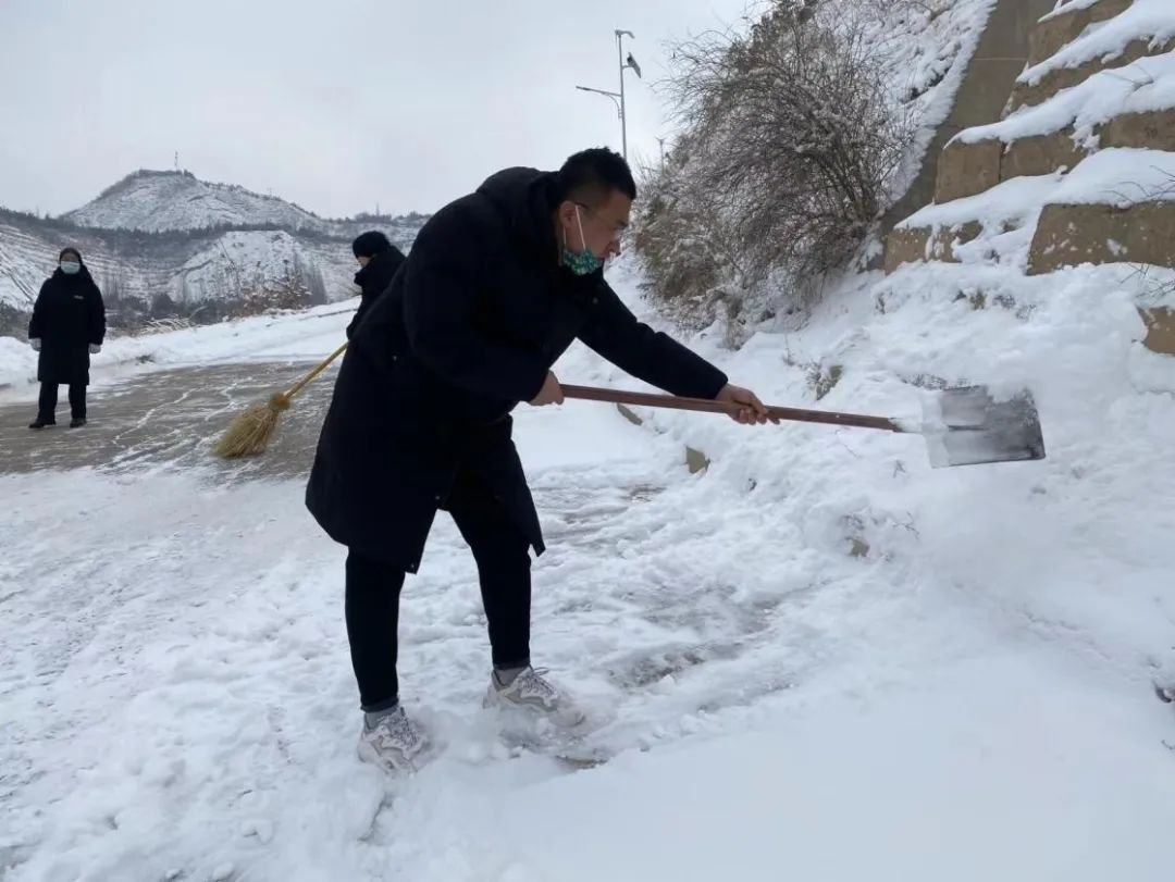 新春佳节的温暖守护 | 人生就是博以行动誊写责任，，拾金不昧照亮人心