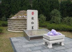 荣毅仁纪念碑：传承先贤精神，，，，，，照亮民族前行之路